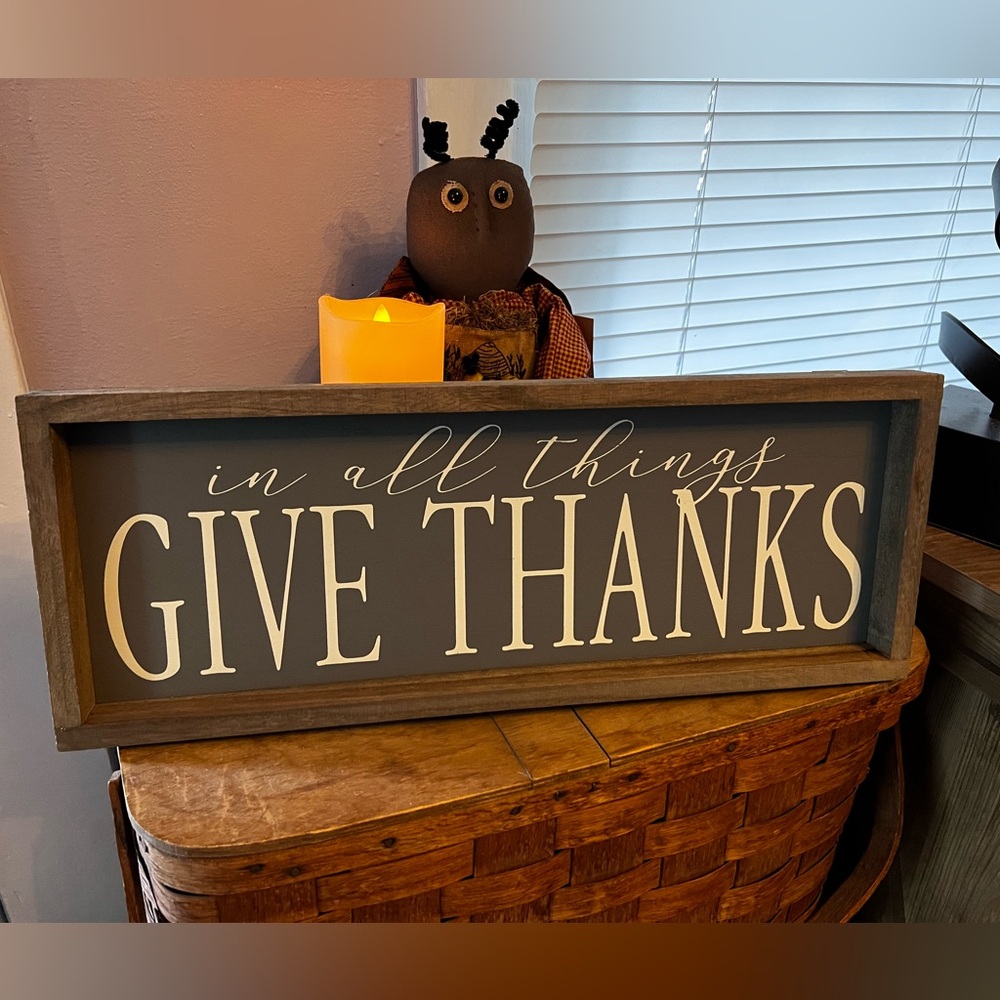 Gray and White 'Give Thanks' Wooden Sign
